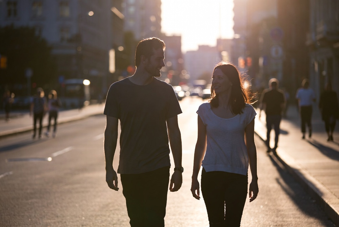 9 small things men don’t realize mean a lot to women